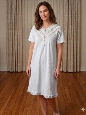 Vintage Y2K Vanity Fair Lace Chevron Button-Front Cotton Knee Length Nightgown M